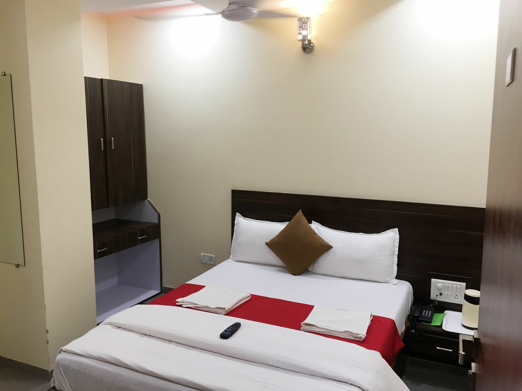 Terminus Square Hotel Kurla Екстериор снимка