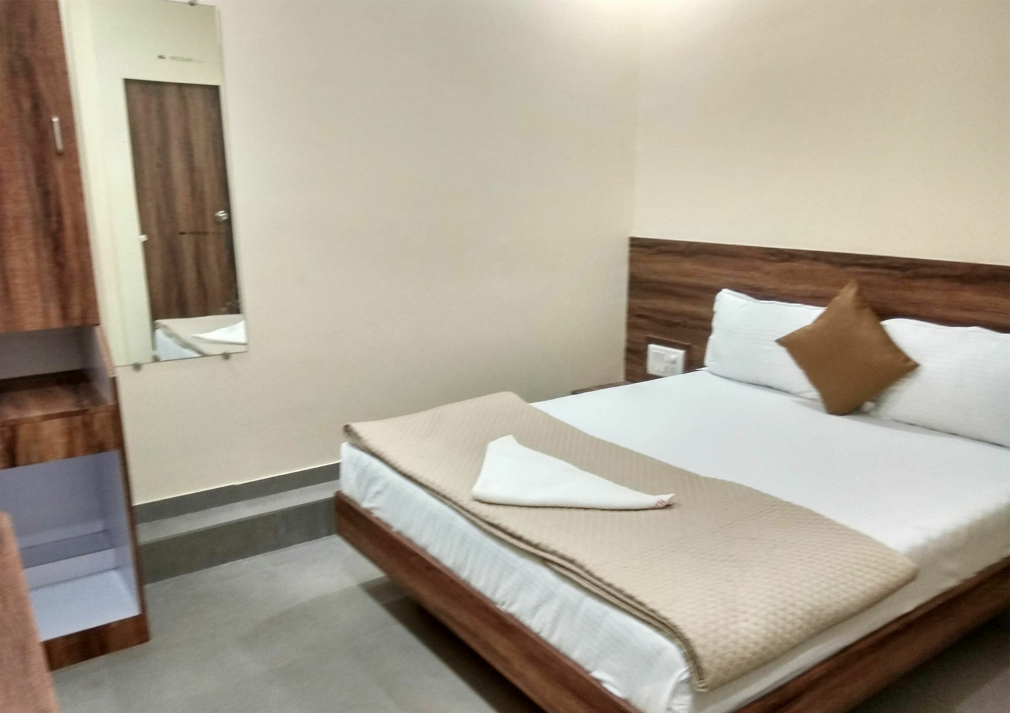 Terminus Square Hotel Kurla Екстериор снимка