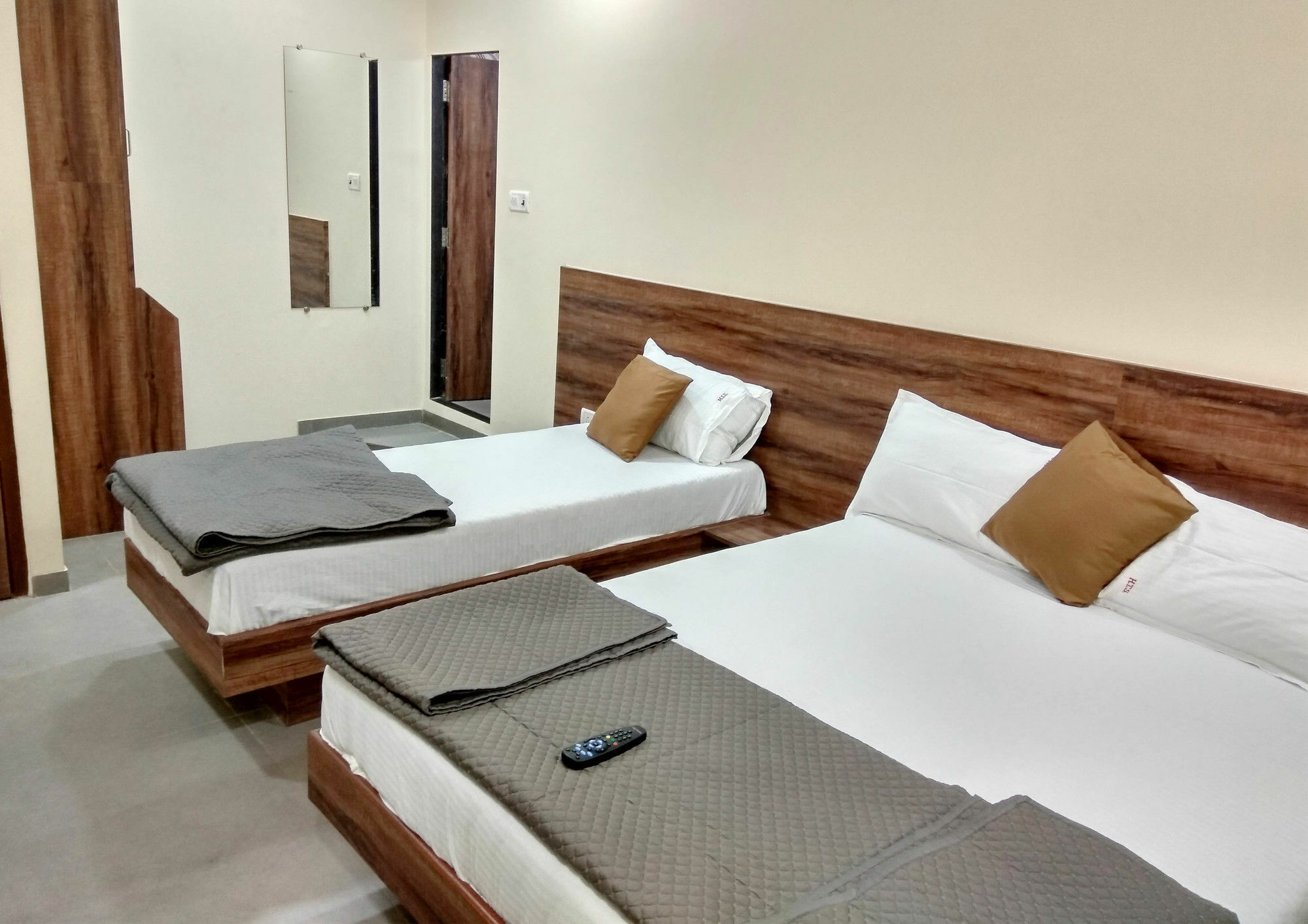 Terminus Square Hotel Kurla Екстериор снимка