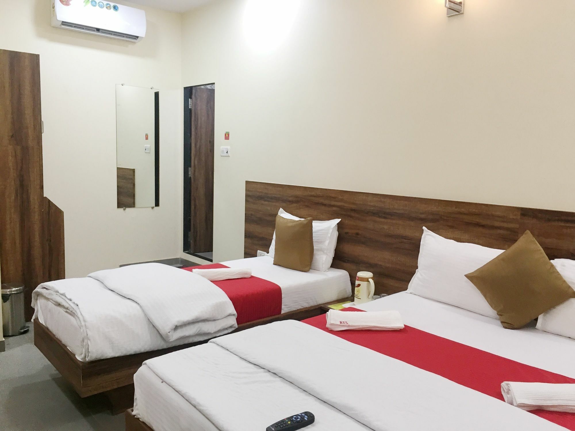 Terminus Square Hotel Kurla Екстериор снимка